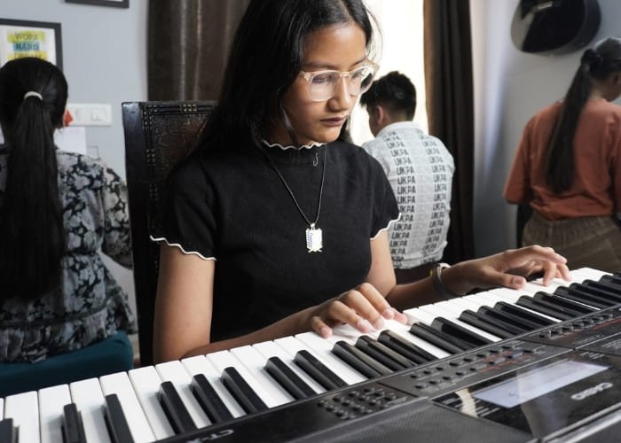 Child learning keyboard
